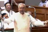 नीतीश कुमार के फिर बिगड़े बोले, सदन में MLA महिला  से बोले- महिला हो कुछ नहीं जानती, चुपचाप बैठ जाइए