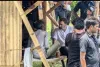 मोची की दुकान पर पहुंचे राहुल गांधी ने चप्पल की सिलाई 