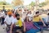 भ्रष्टाचार विरोधी मोर्चा ने पटवारी मारपीट मामले में विपक्षी दल के विरोध में खालड़ा थाने पर दिया धरना 