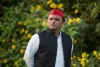 कथावाचक विवाद के बीच धीरेंद्र शास्त्री पर अखिलेश यादव का 'अंडर द टेबल' तंज 