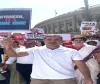 Opposition’s ‘Save Democracy’ March Stopped in Delhi: Rahul & Priyanka Gandhi Stage Sit-in at Akashvani Bhavan