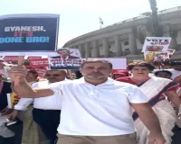 Opposition’s ‘Save Democracy’ March Stopped in Delhi: Rahul & Priyanka Gandhi Stage Sit-in at Akashvani Bhavan
