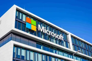 Apple को पीछे छोड़ दुनिया की सबसे कीमती कंपनी बनी Microsoft; AI ने कीमत बढ़ाई