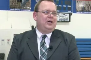 USA: गोलीबारी में बच्चों को बचाने के लिए लगा दी जान की बाजी, इलाज के दौरान प्रिंसिपल ने तोड़ा दम