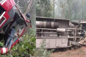 अयोध्या में रामलला के दर्शन को जा रही टूरिस्टों से भरी बस पलटी…