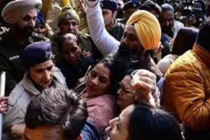 चंडीगढ़ मेयर इलेक्शन अचानक टाले गए:AAP-कांग्रेस पार्षदों का हंगामा, पुलिस से धक्कामुक्की…