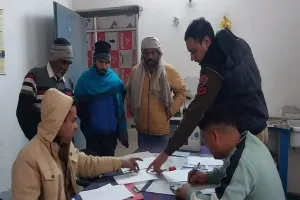 Dadri: सड़क पर खड़े ट्राला से टकराई कैंटर: चालक की मौत, रामनगर के समीप हुआ हादसा