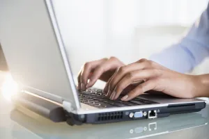 Laptop में बार-बार बंद हो रहे है एप्लीकेशन? 1 कमांड से ऐसे करें Fix