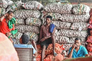 थोक महंगाई दर 9 महीने के उच्चतम स्तर पर पहुंचकर 0.73% हुई, खाने-पीने की कीमतों में बढ़ोतरी