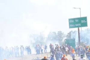 केंद्र के साथ आज तीसरे दौर की बातचीत; पंजाब में रोकी जाएंगी ट्रेनें