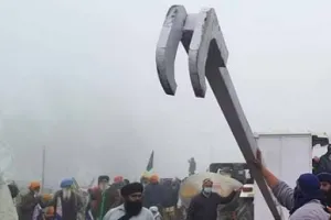 किसान आंदोलन पर हाईकोर्ट हुई सख्त, किसान नेताओं से कहा-तलवारें लेकर कौन शांतिपूर्ण प्रदर्शन करता है…