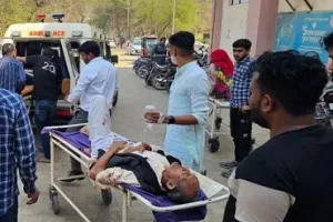 दभात भरने जा रहे परिवार की क्रूजर और ट्राले की हुई टक्कर, 4 महिलाओं समेत 12 घायल