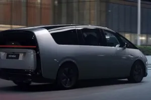 500 किलोमीटर की रेंज सिर्फ 10 मिनट में: Mega Minivan ने तोड़ा चार्जिंग स्पीड का रिकॉर्ड