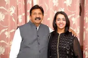 ” मां के निधन के बाद जीने का रास्ता तलाश रही ” हिमाचल डिप्टी सीएम की बेटी का चुनाव लड़ने से इनकार