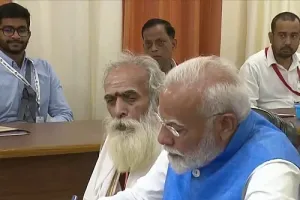 पीएम मोदी ने दाखिल किया नामांकन, सीएम योगी समेत चारों प्रस्तावक रहे मौजूद
