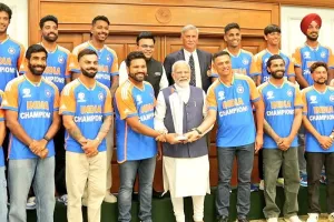 PM मोदी से मिलकर मुंबई रवाना हुई टीम इंडिया