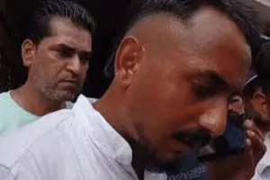 जालंधर उपचुनाव में पैसे बांटने पर हंगामा ,BJP कार्यकर्ताओं ने पकड़ा व्यक्ति