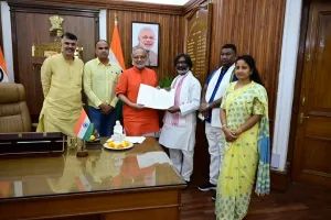तीसरी बार झारखंड के CM बनेगे हेमंत सोरेन ,  चंपाई सोरेन ने दिया  इस्तीफा