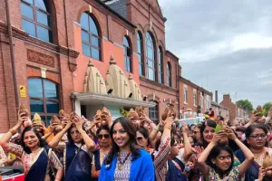भारतवंशी ने गीता पर हाथ रखकर ली सांसदी की शपथ
