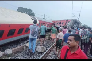 एक बार फिर झारखंड में डिरेल मालगाड़ी से टकराई पैसेंजर ट्रेन