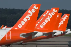 EasyJet  कंपनी ने 50 से ज्यादा उम्र वालों के लिए जारी किया फरमान , अब विमान में क्रू की जॉब