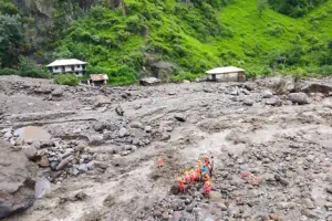 हिमाचल में 3 जगह फटे बादल , 2 मौतें, 51 लापता ,घर-स्कूल और बिजलीघर बहे