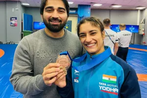 पहलवान विनेश फोगाट ने अपने प्रशंसकों के साथ साझा की खुशखबरी ! जल्द माँ बनेगी विनेश 