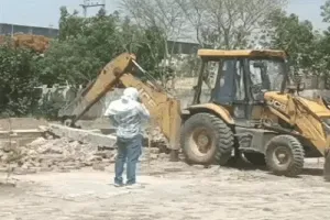 पंजाब के बाद अब हरियाणा में भी चला बुलडोजर