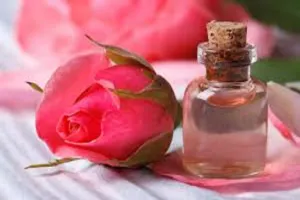 गर्मी में चेहरे पर गुलाब जल में मिलाकर लगाएं ग्लिसरीन, दूर होंगी ये 4 समस्याएं