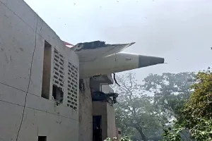 उड्डयन मंत्रालय को सौंपी गई एयर इंडिया विमान हादसे की प्रारंभिक रिपोर्ट, AAIB कर रही है जांच