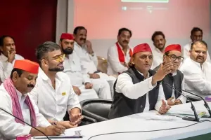 Akhilesh Yadav honored Punjabi singer Mankirt Aulakh 