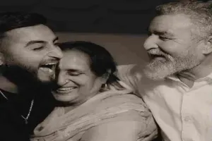 A shock to Khan Saab..! After his mother, his father passed away.