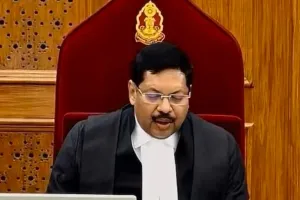 Attempted attack on CJI Gavai in Supreme Court: Lawyer throws shoe in courtroom