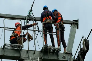 Mid-Air Scare in Kashmir: 300 Tourists Rescued After Gulmarg Gondola Develops Technical Snag