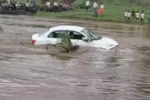 Monsoon Havoc Across India: Floods in Gujarat, Vehicles Submerged in Maharashtra, and Landslides in Jammu & Kashmir