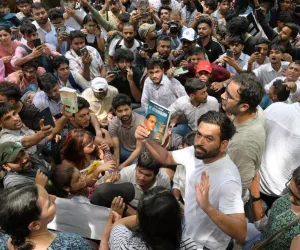 Gen-Z Power: Cockroach Janta Party Stages 5-Hour Protest at Jantar Mantar, Demands Education Minister’s Resignation