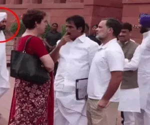 Punjab Congress Crisis: Channi Ignored by Gandhis in Viral Video Ahead of Crucial Delhi Meeting to Decide 'Real Boss'
