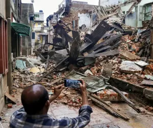 9 Killed as Four-Storey Building Collapses in Bhiwandi Near Mumbai; Massive Rescue Operations Underway