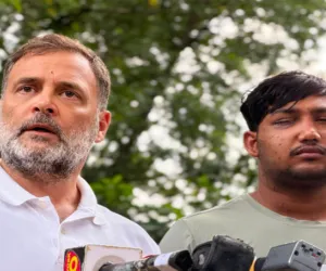 Rahul Gandhi Sits on Dharna Outside Delhi Police Station Over Pellet Gun Controversy