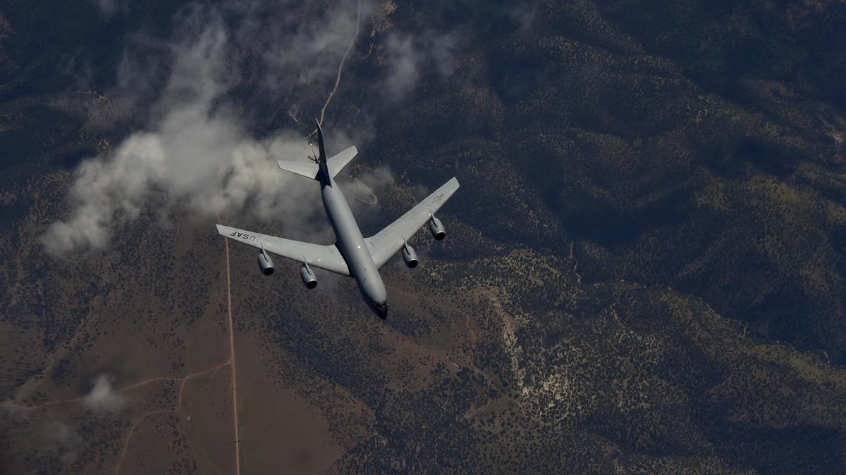 kc-135 refuelling stratotanker us air force