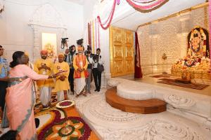 President Offers Prayers to Ram Lalla in Ayodhya, Installs Shri Ram Yantra from Tamil Nadu