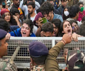 Posters of Naxalism were waved at India Gate: slogans of Lal Salam and Amar Rahe were chanted