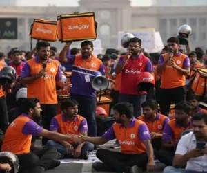 Amidst the strike, Swiggy and Zomato announce incentives for delivery partners: They will offer incentives of up to ₹150 during peak hours