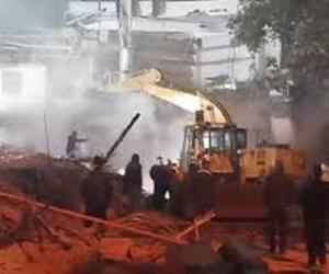 In Delhi, a police and MCD team was pelted with stones at midnight: A crowd gathered following rumors that the Faiz-e-Ilahi mosque was being demolished.