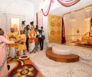 President Offers Prayers to Ram Lalla in Ayodhya, Installs Shri Ram Yantra from Tamil Nadu