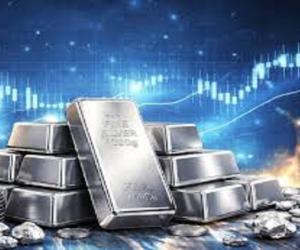 Silver dropped by ₹8,000 to reach  ₹2.36 lakh per kg
